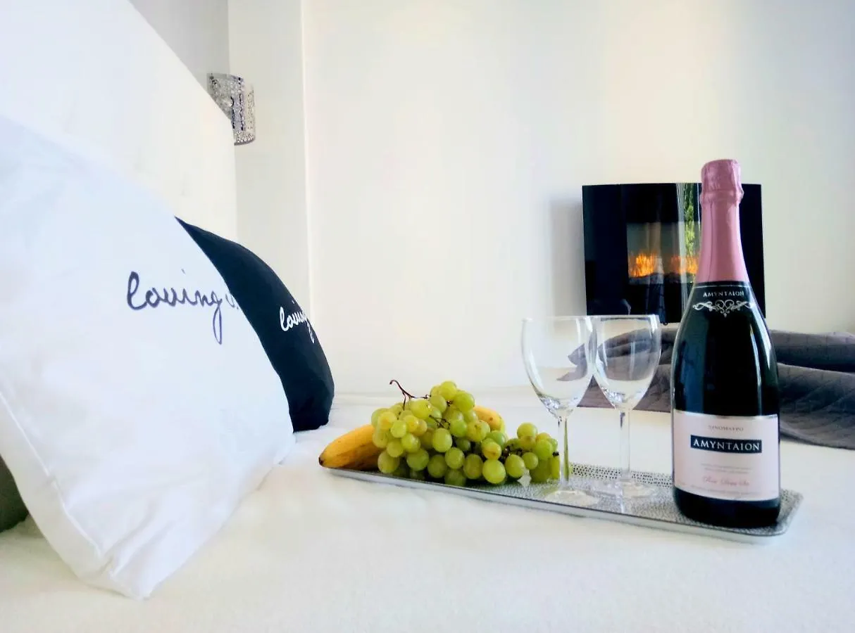 Pure Bliss Luxury Beachfront Apartment With Panoramic Sea Views, Electric Bbq, Gym Equipment And More Agia Triada  Grécia