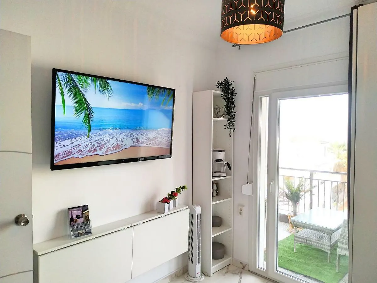 Pure Bliss Luxury Beachfront Apartment With Panoramic Sea Views, Electric Bbq, Gym Equipment And More Agia Triada