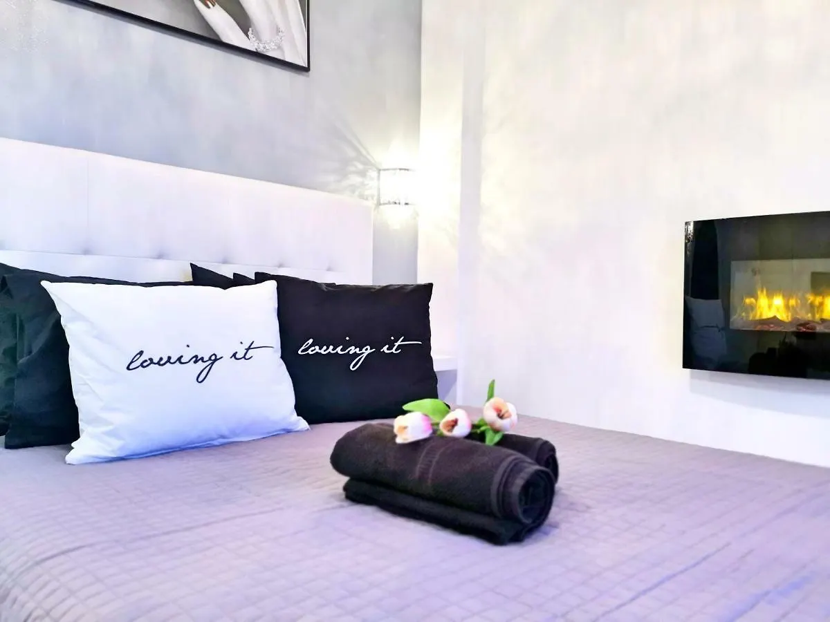 Pure Bliss Luxury Beachfront Apartment With Panoramic Sea Views, Electric Bbq, Gym Equipment And More Agia Triada  Grécia