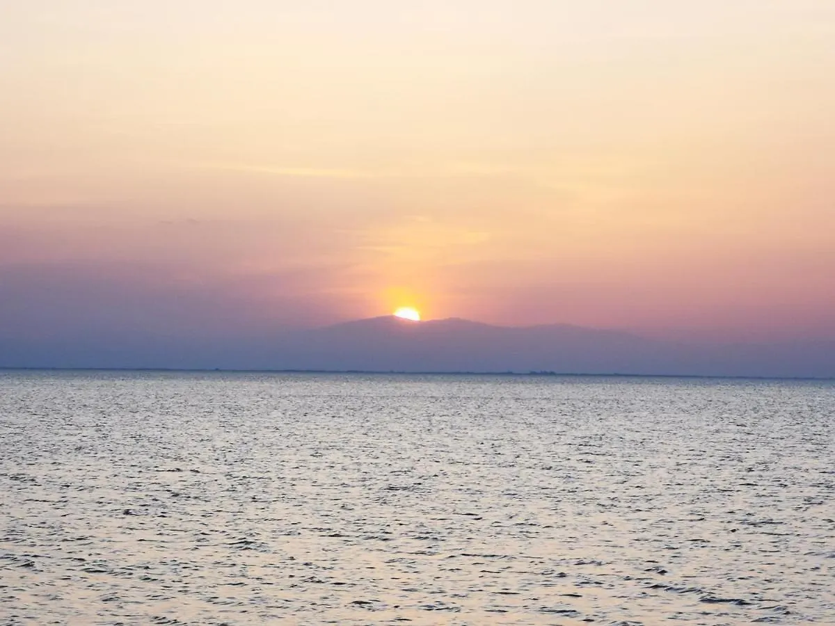 Pure Bliss Luxury Beachfront Apartment With Panoramic Sea Views, Electric Bbq, Gym Equipment And More Agia Triada  Grecja